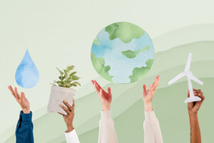Ilustración a color con fondo verde, de manos humanas, sosteniendo una gota de agua, una planta, al planeta Tierra y un molino eólico