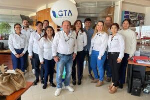 Colaboradores de GTA Ambiental junto a Fernando López, Director General de GTA Ambiental, en oficinas corporativas